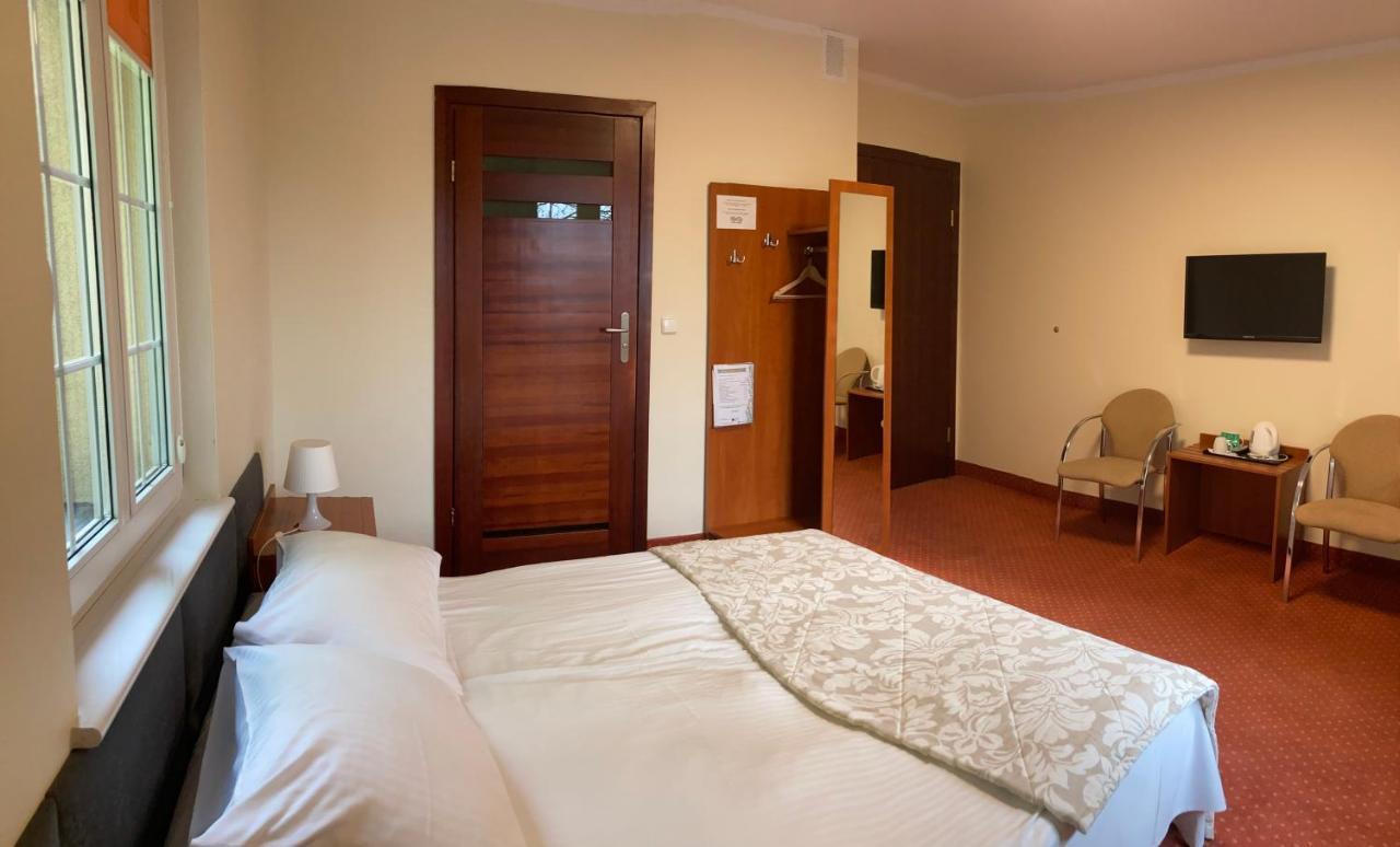Hotel Gryf Koscierzyna Esterno foto