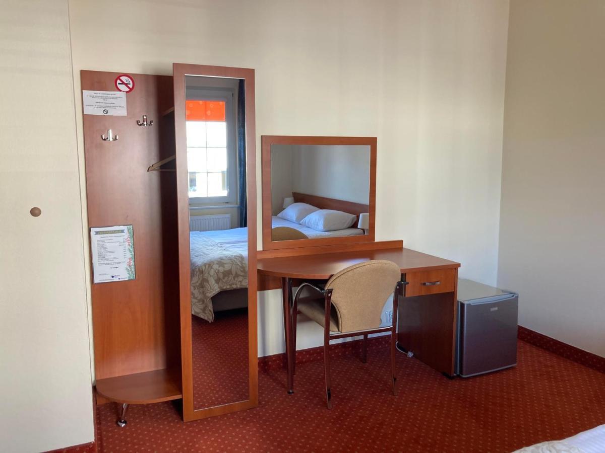 Hotel Gryf Koscierzyna Esterno foto