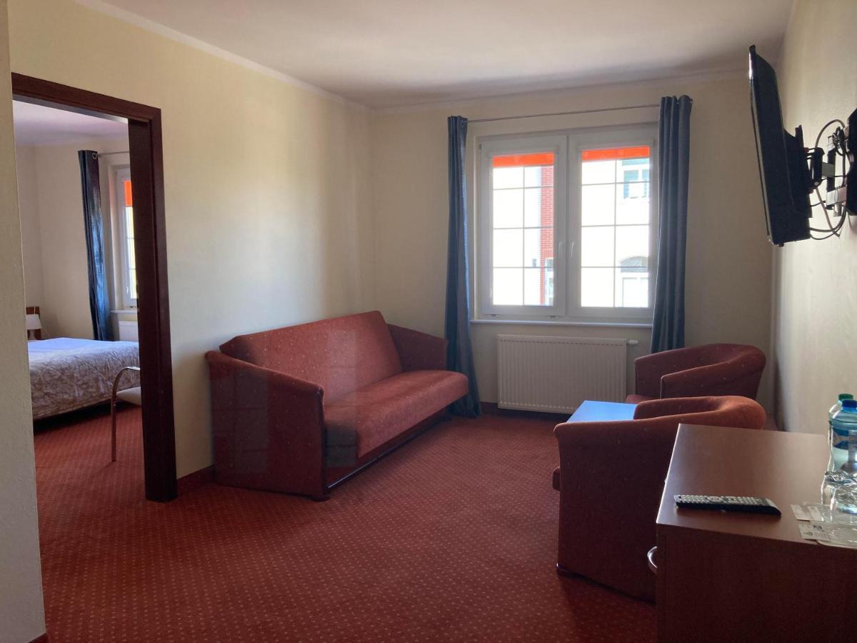 Hotel Gryf Koscierzyna Esterno foto