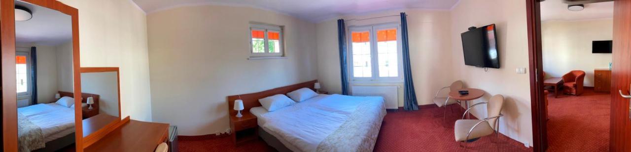 Hotel Gryf Koscierzyna Esterno foto