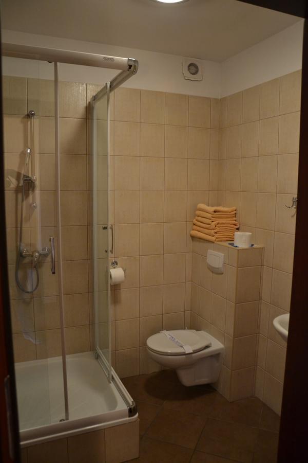 Hotel Gryf Koscierzyna Esterno foto