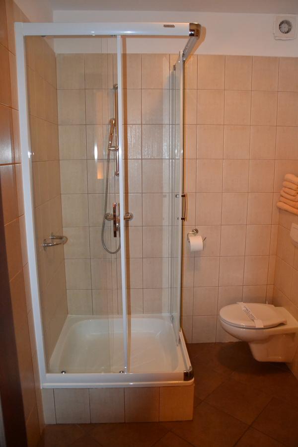 Hotel Gryf Koscierzyna Esterno foto