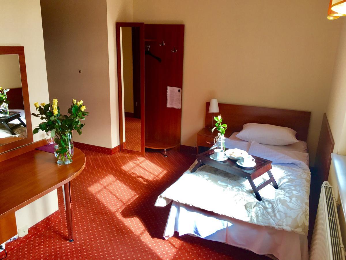 Hotel Gryf Koscierzyna Esterno foto